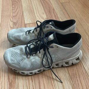 On Cloud White Running Sneakers Sz. 8